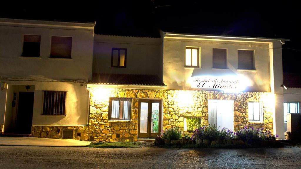 Hospedium Hostal Restaurante El Mirador De Atienza Exterior photo